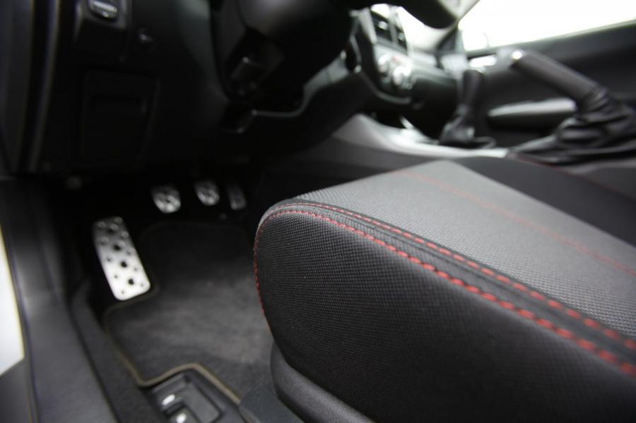  Subaru Impreza WRX Sedan 2011 года  (фото 13 из 34)